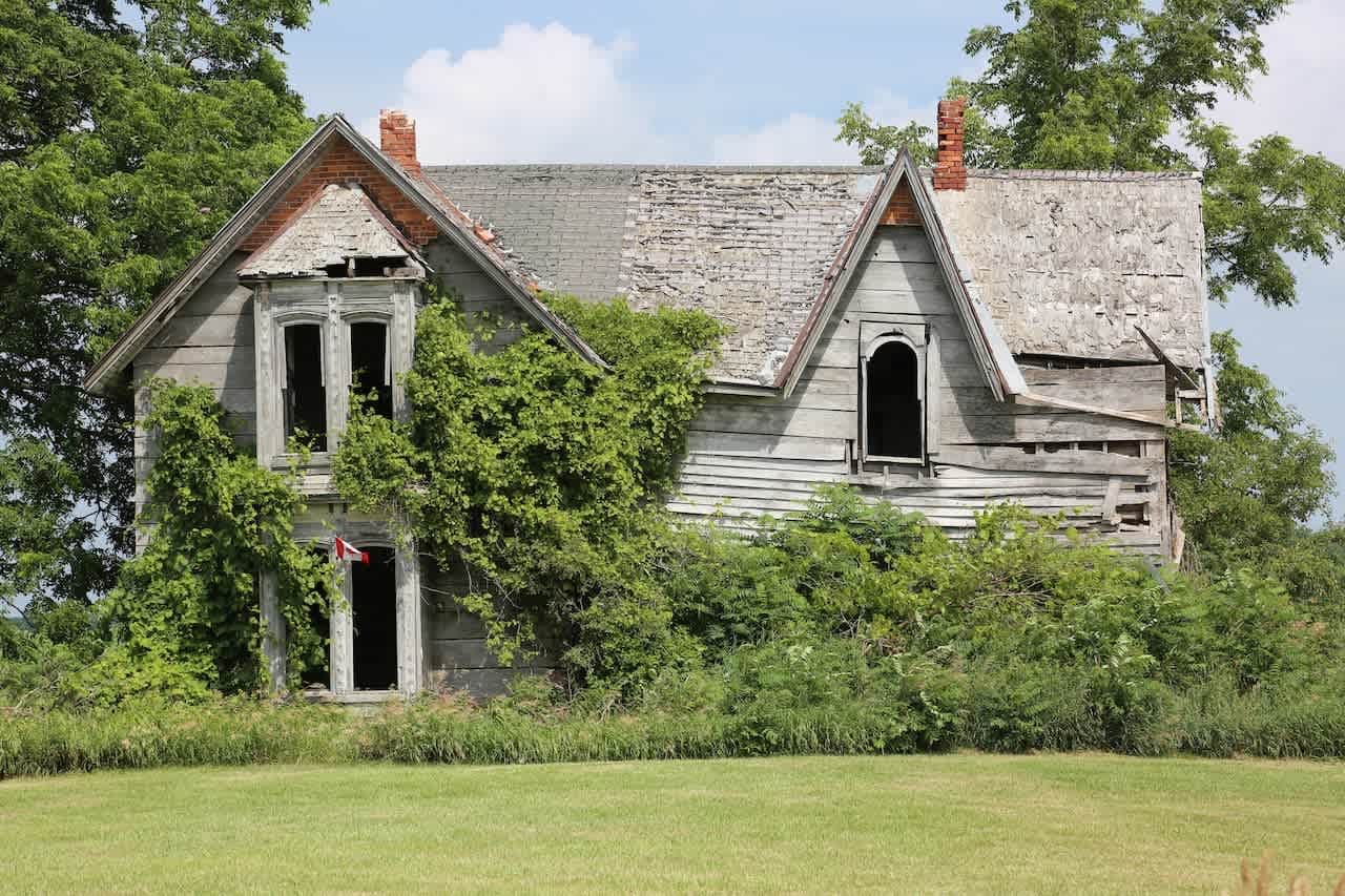 Neglected property — I Buy Ugly Houses buys homes in any condition across Ontario
